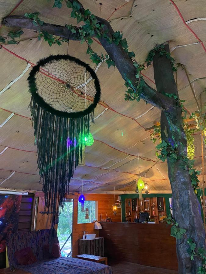 A Lounge Hostel And Cafe Ела Екстериор снимка