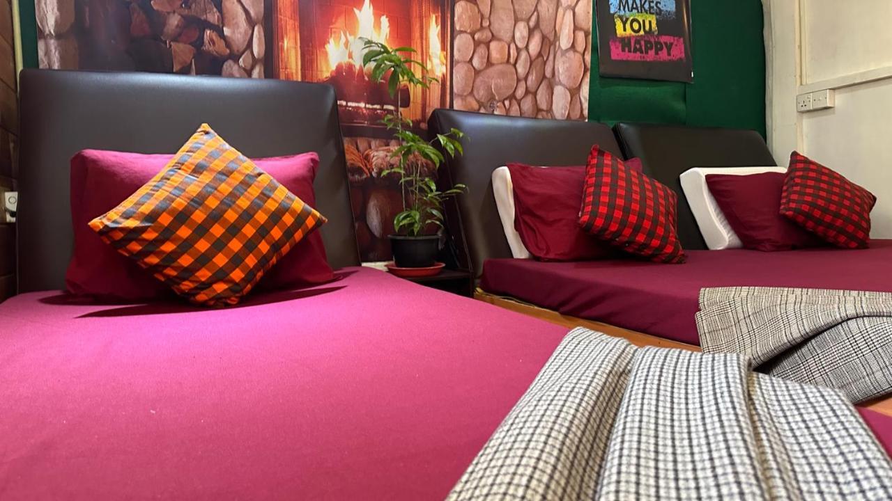 A Lounge Hostel And Cafe Ела Екстериор снимка