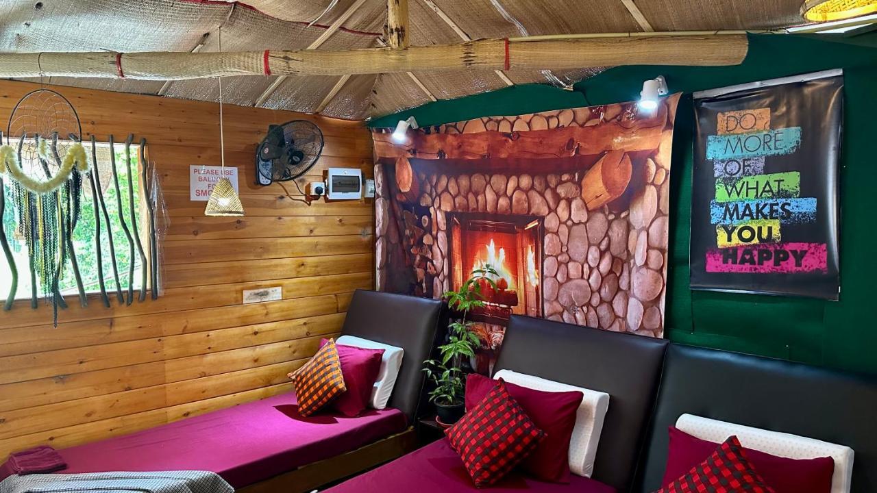 A Lounge Hostel And Cafe Ела Екстериор снимка
