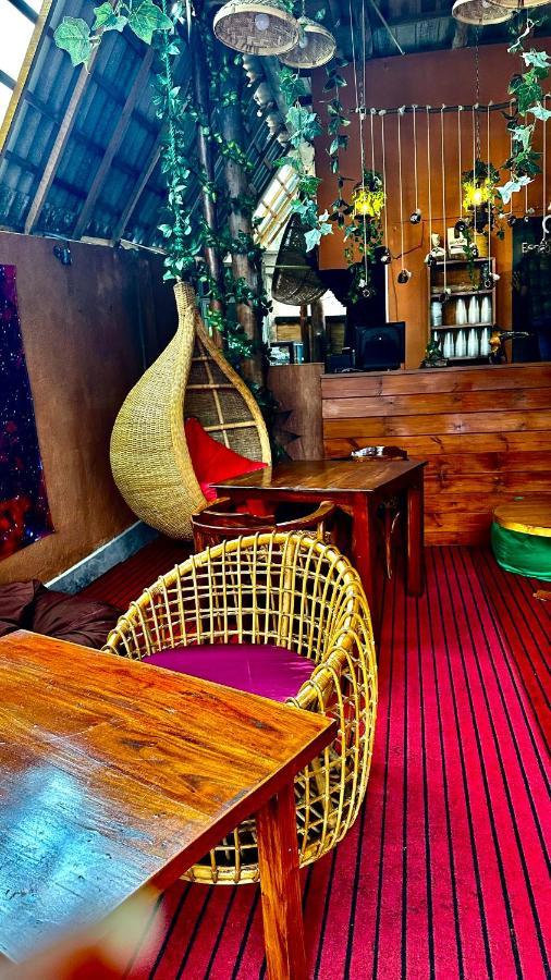 A Lounge Hostel And Cafe Ела Екстериор снимка