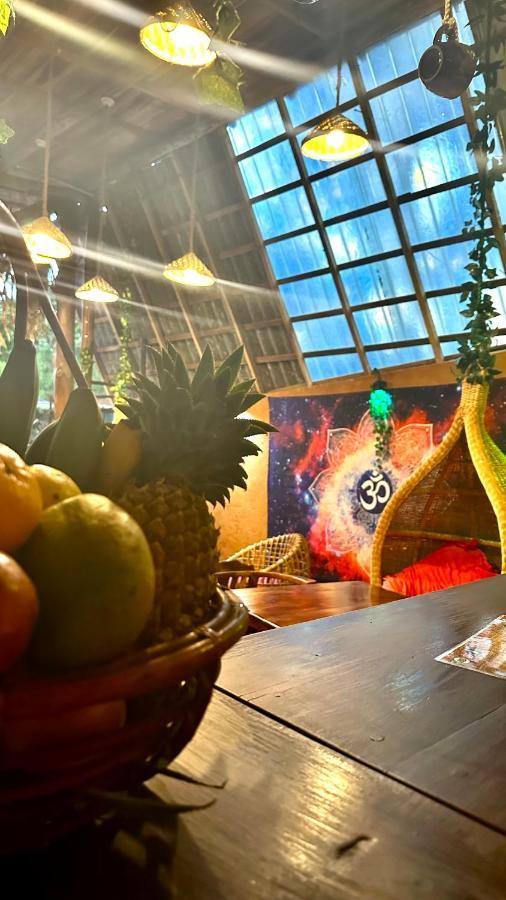 A Lounge Hostel And Cafe Ела Екстериор снимка