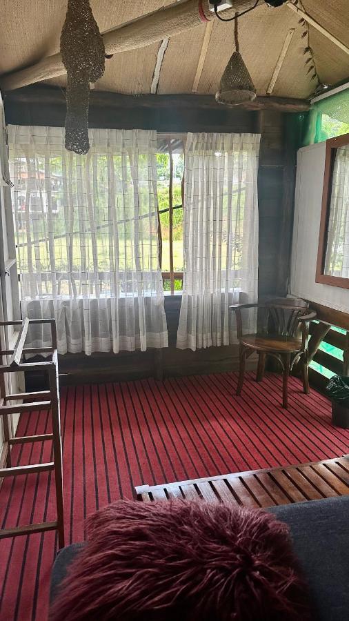 A Lounge Hostel And Cafe Ела Екстериор снимка