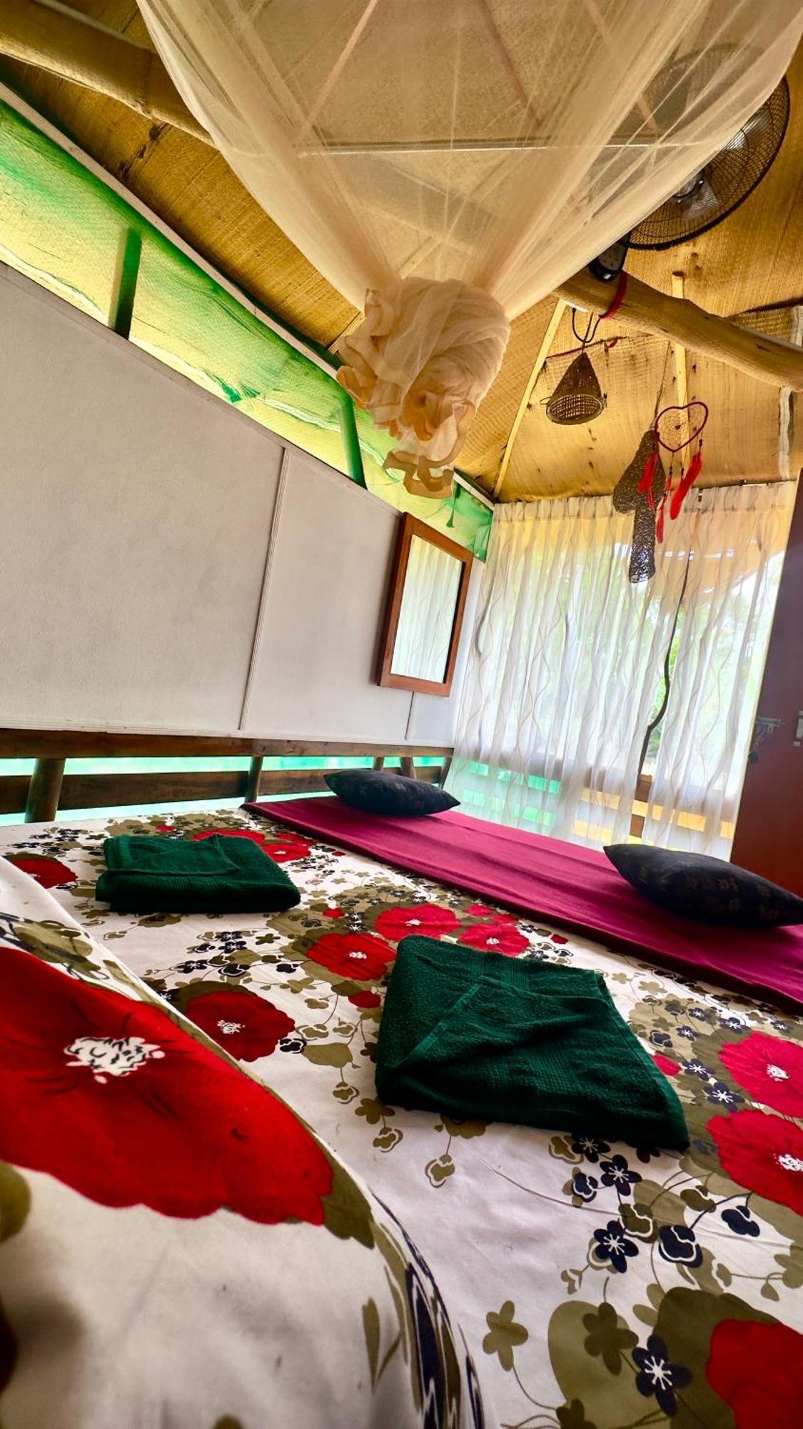 A Lounge Hostel And Cafe Ела Екстериор снимка