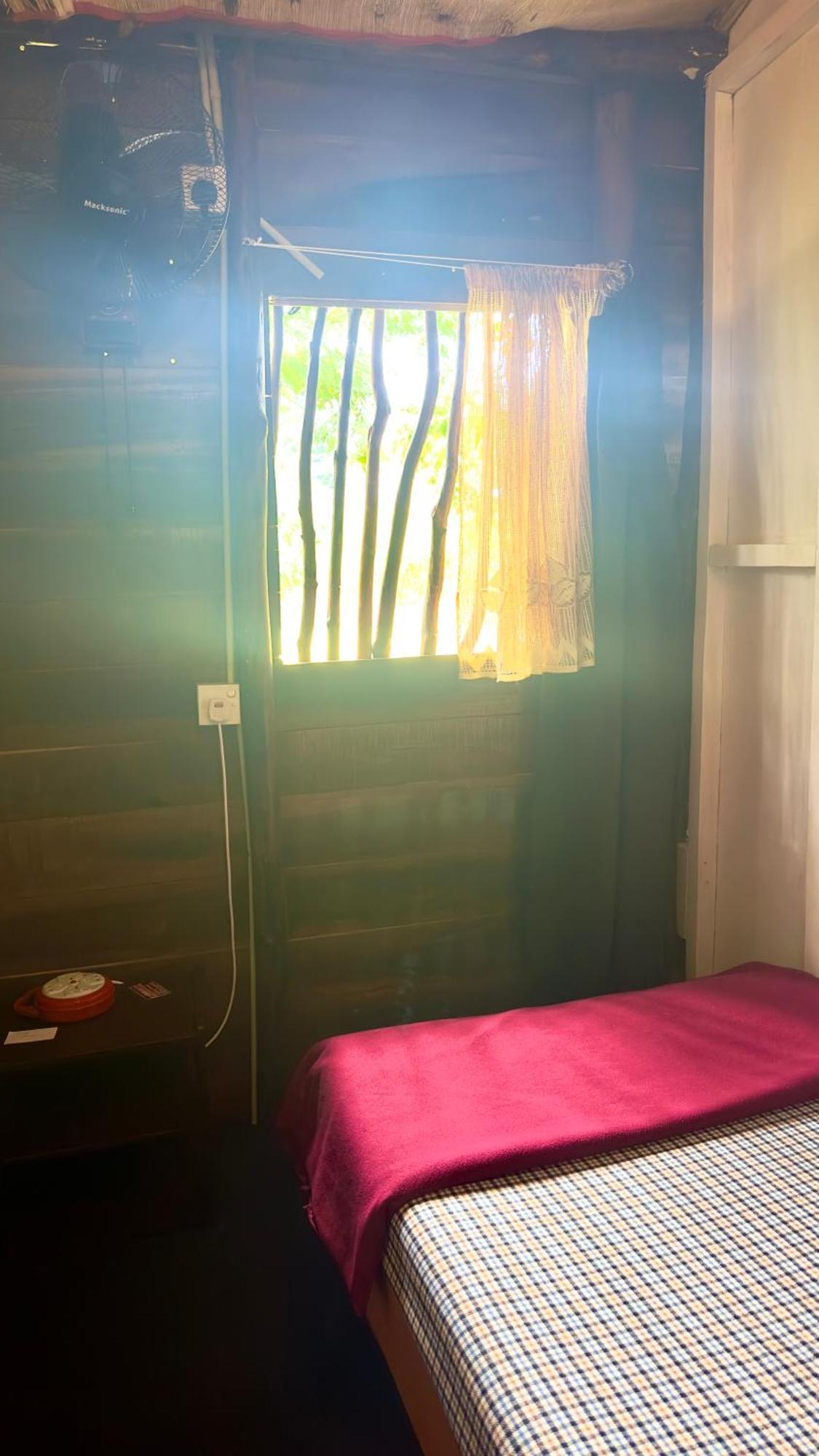 A Lounge Hostel And Cafe Ела Екстериор снимка