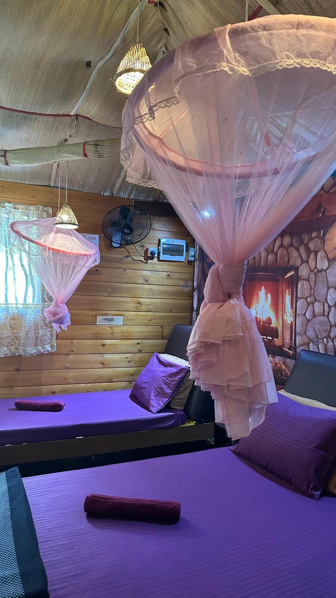 A Lounge Hostel And Cafe Ела Екстериор снимка