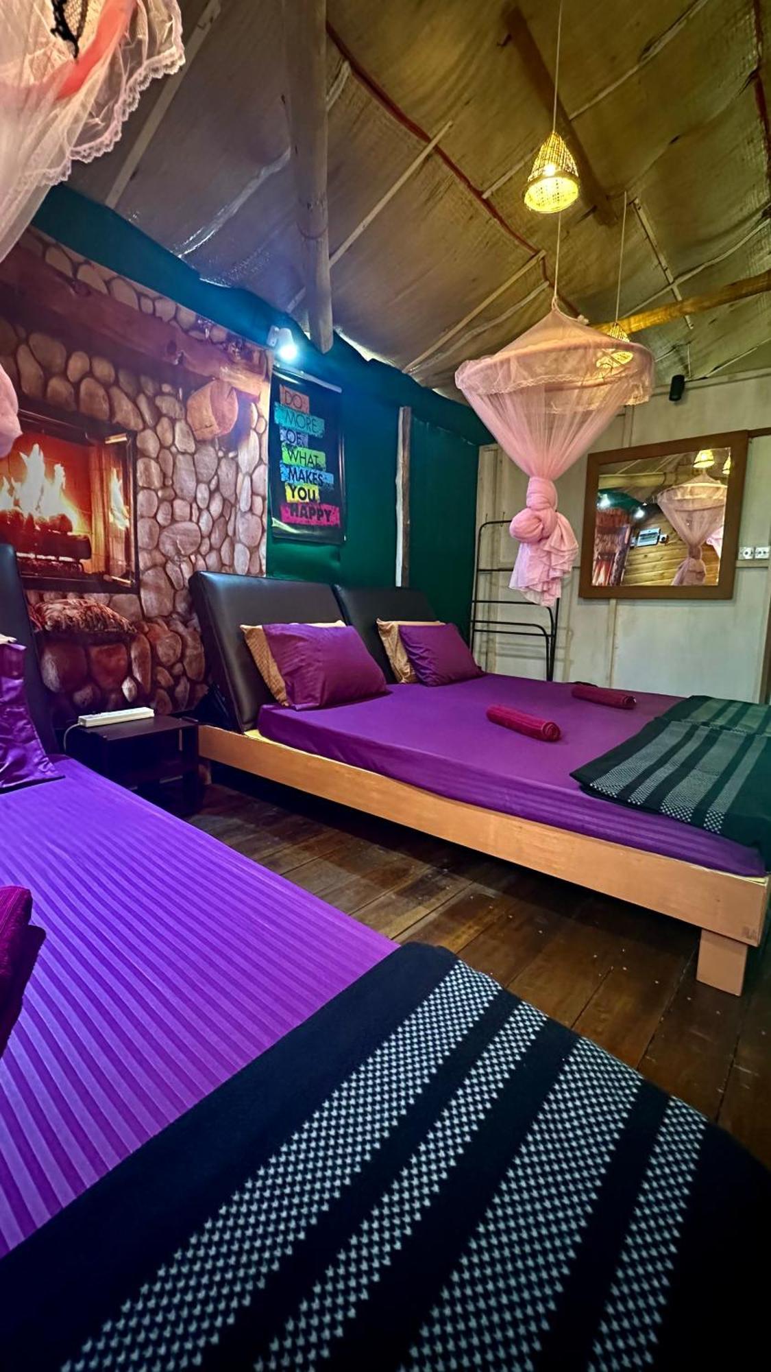 A Lounge Hostel And Cafe Ела Екстериор снимка