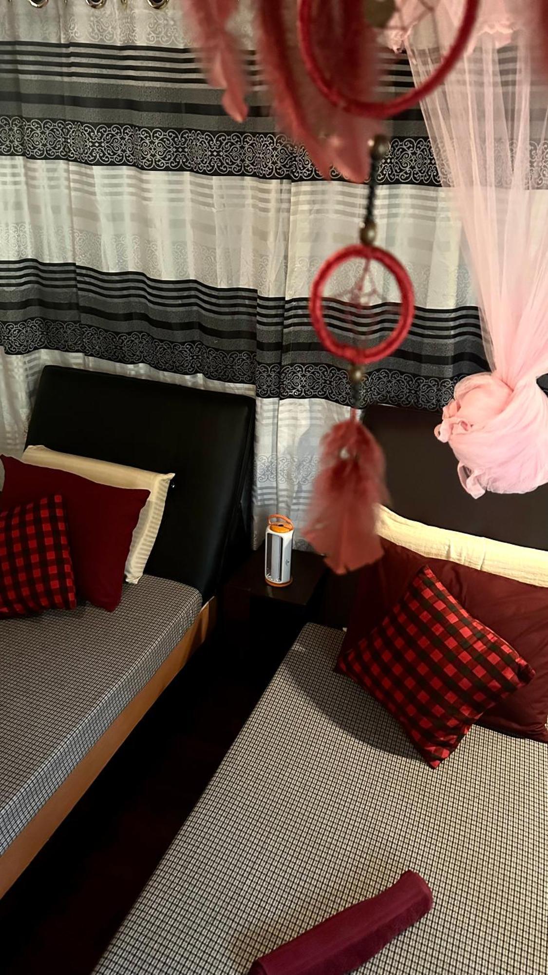 A Lounge Hostel And Cafe Ела Екстериор снимка